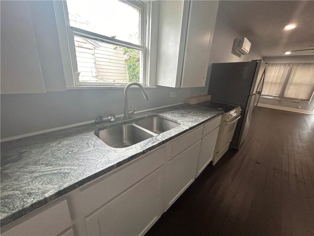 1433 12th St - Photo 4 of 14