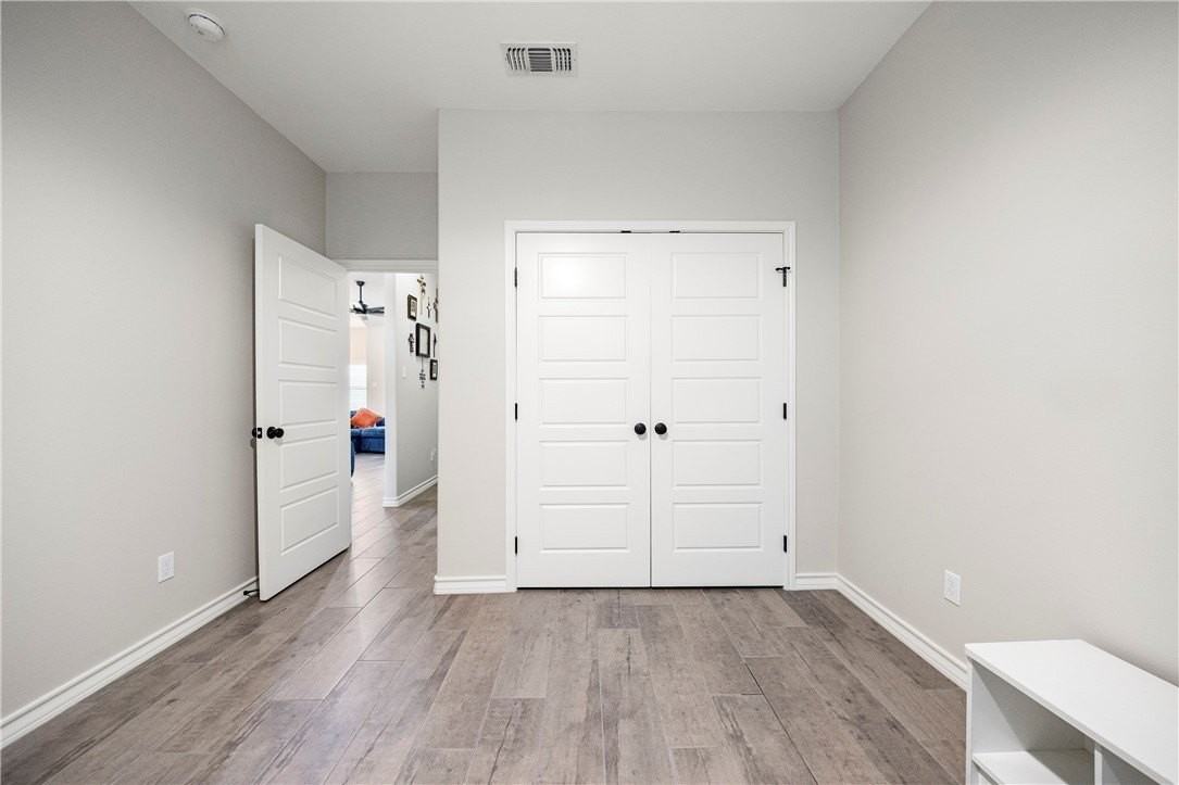 105 John Russell - Photo 6 of 24