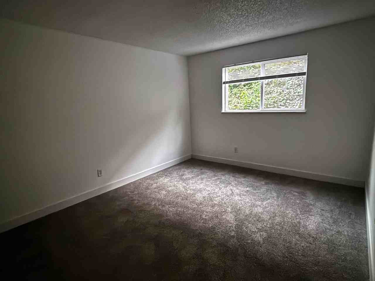 Milwaukie - 397 - Photo 3 of 14