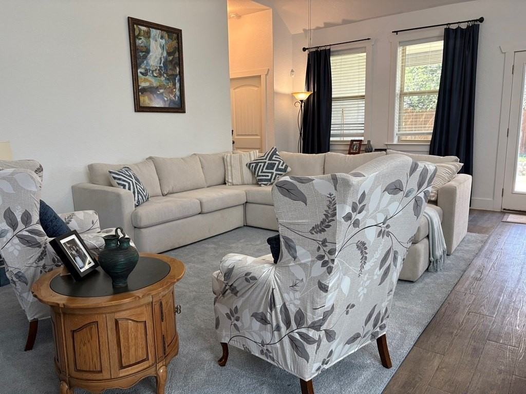 306 Winston Dr - Photo 2 of 14