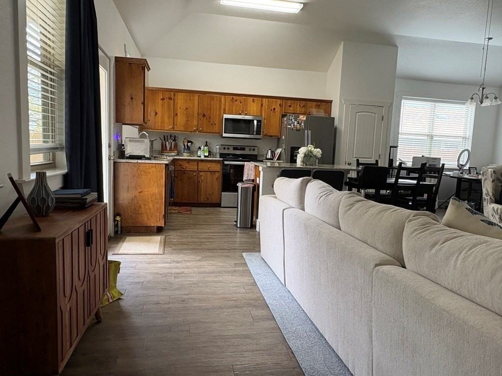 306 Winston Dr - Photo 5 of 14