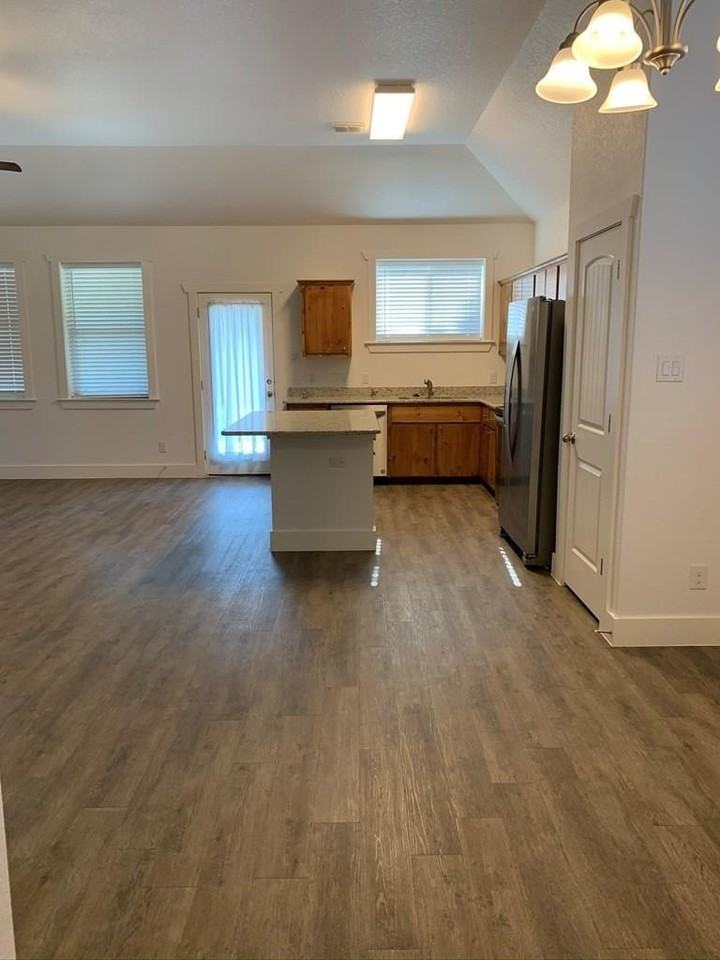 306 Winston Dr - Photo 6 of 14