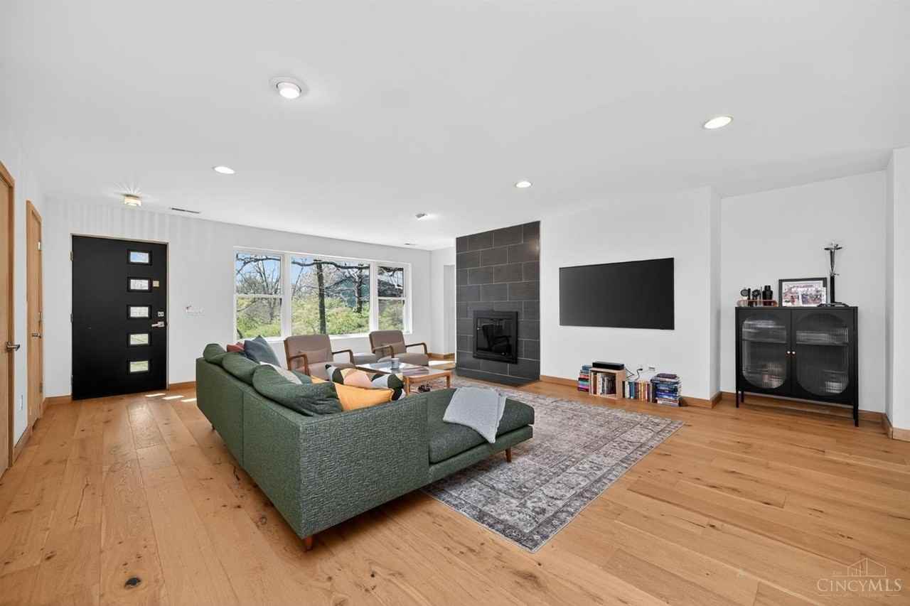 439 Hidden Valley Ln - Photo 7 of 50