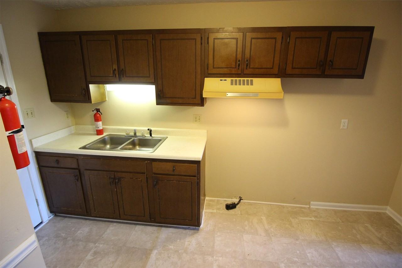 6454 Applecross Ave #C - Photo 7 of 28