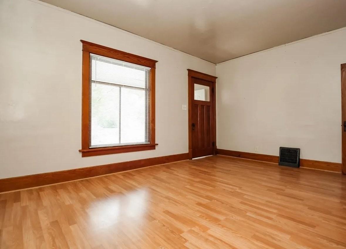 425/427 W 16Th St #427 - Photo 2 of 20