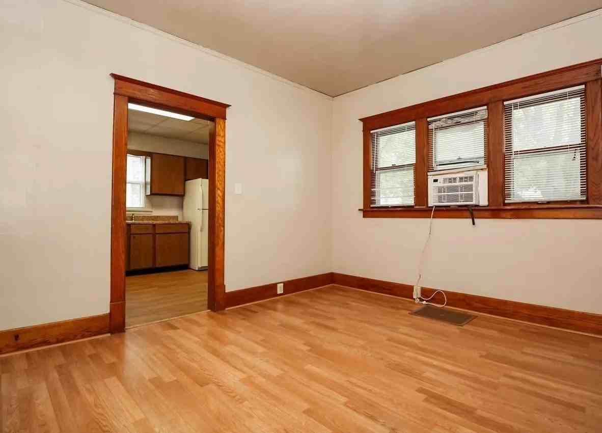 425/427 W 16Th St #427 - Photo 7 of 20