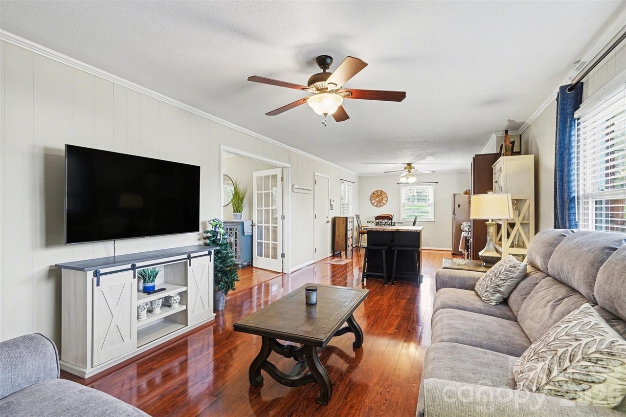 113 Suncrest Rd - Photo 5 of 29