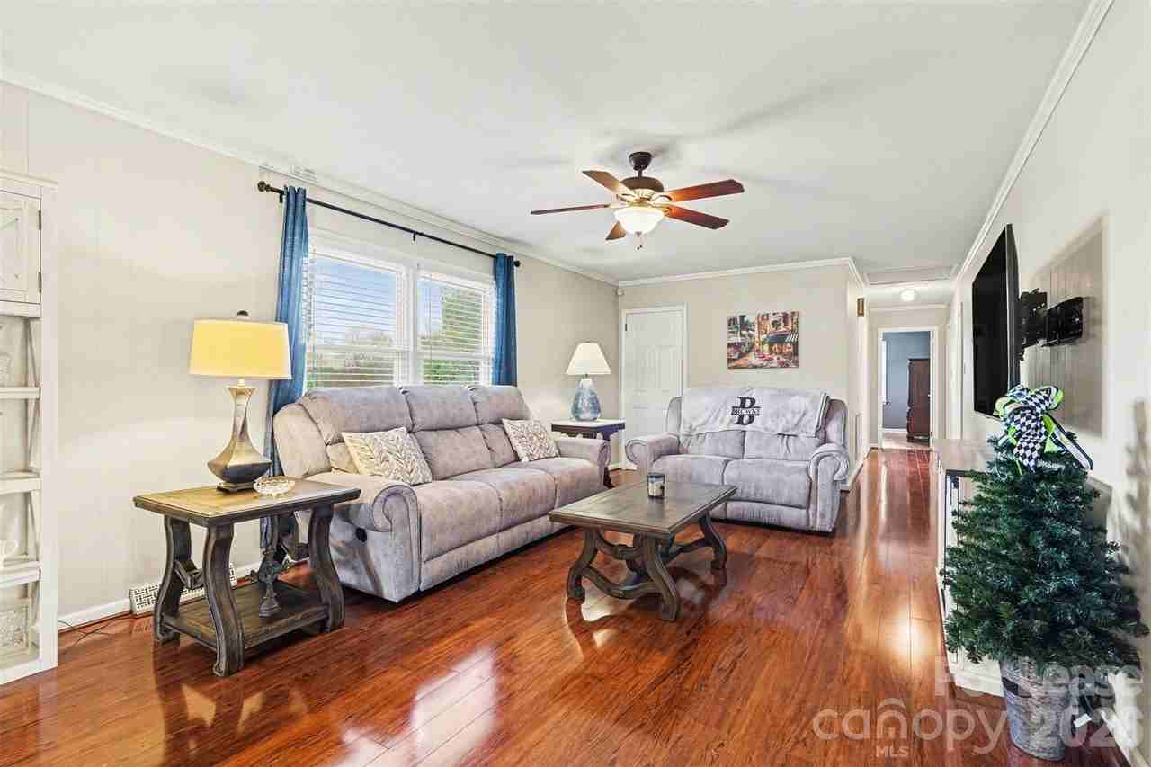 113 Suncrest Rd - Photo 6 of 29