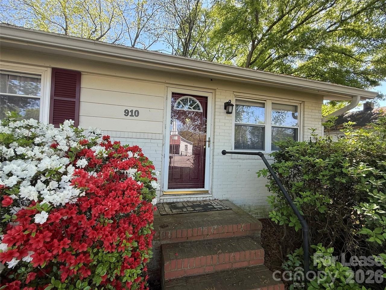 910 Edgemont Ave - Photo 2 of 13