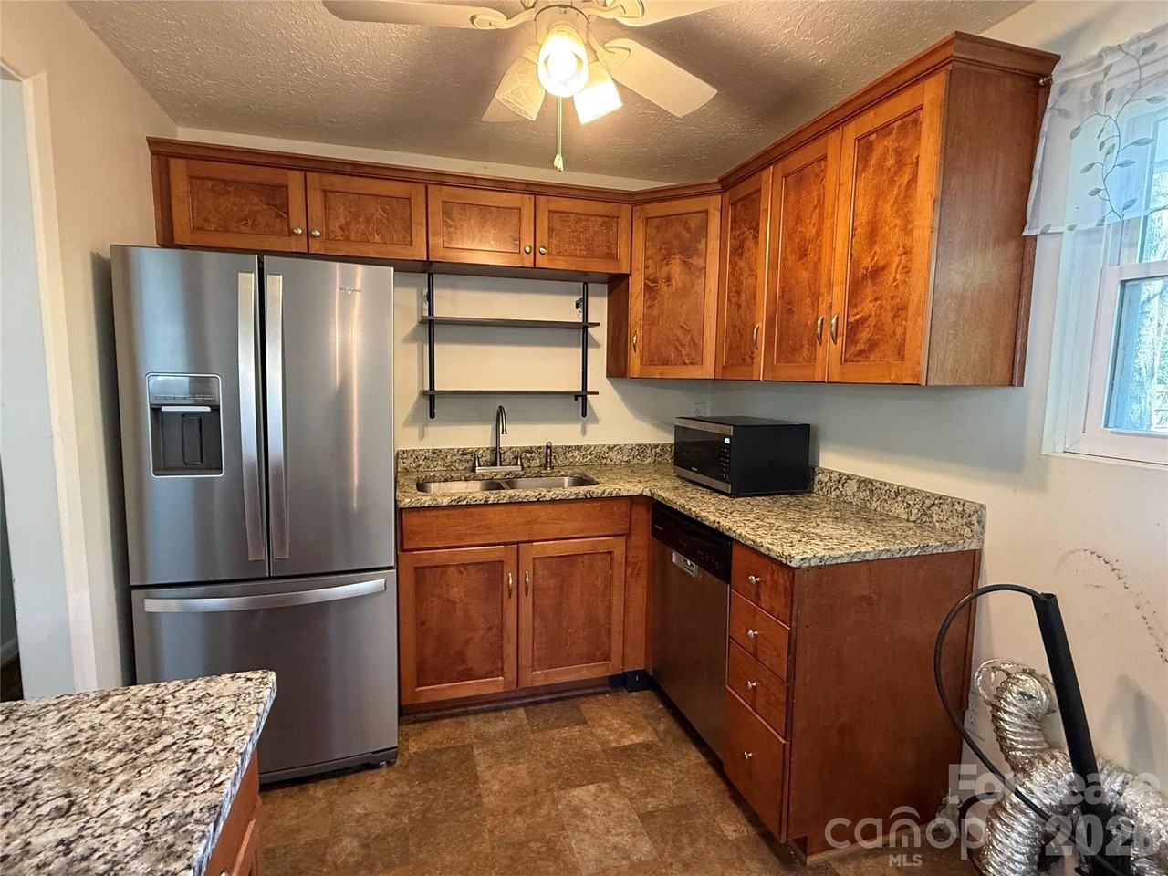 910 Edgemont Ave - Photo 3 of 13