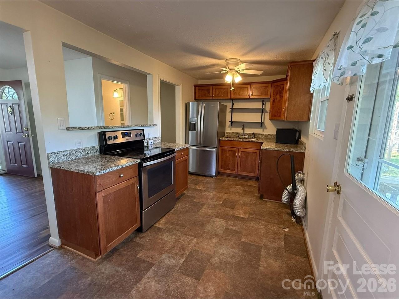 910 Edgemont Ave - Photo 4 of 13