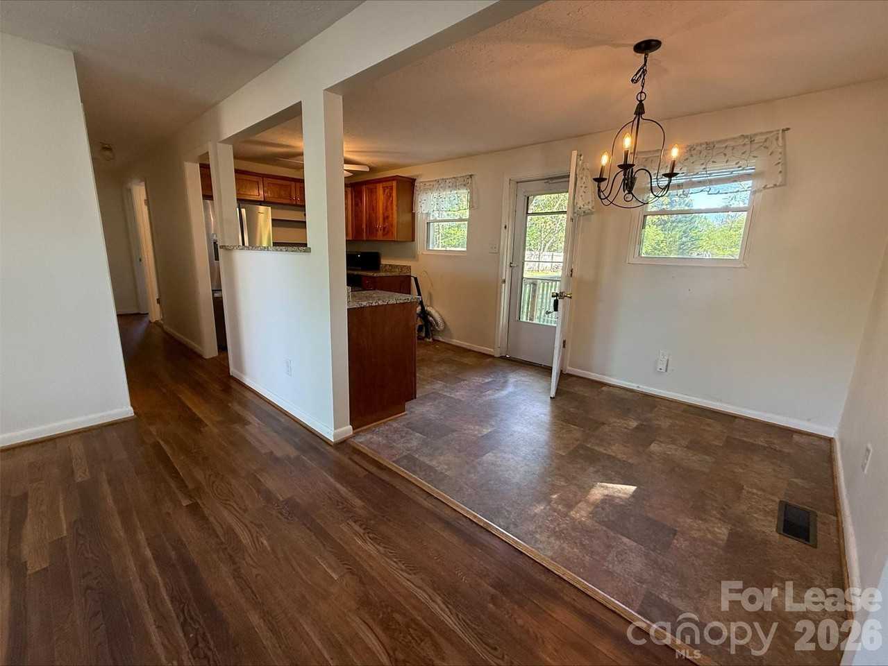 910 Edgemont Ave - Photo 5 of 13