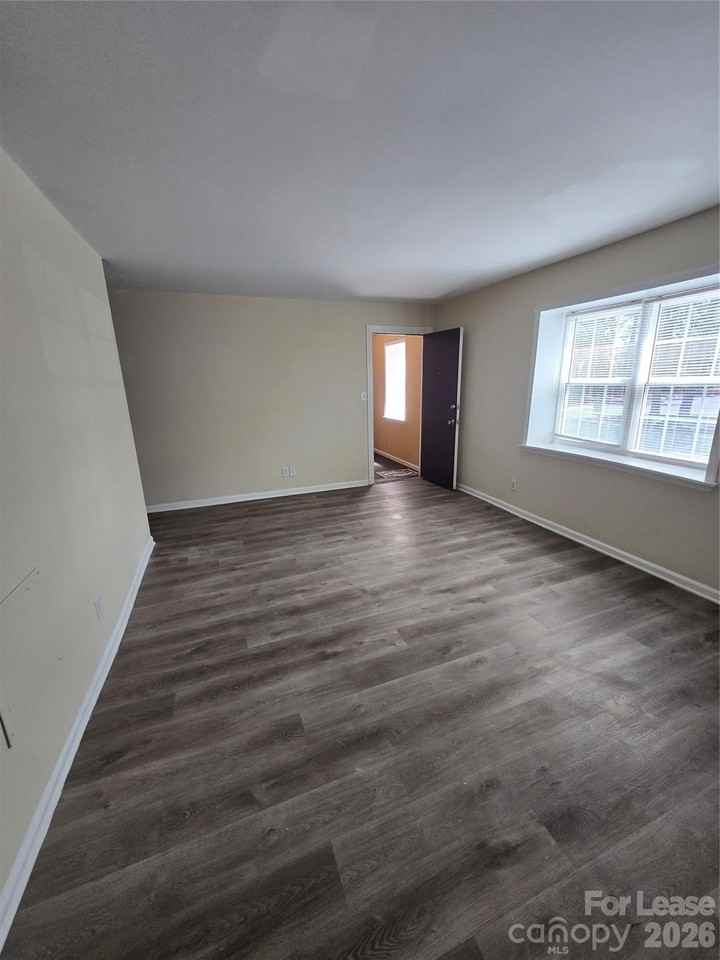 5808 Hunting Ridge Ln Apt J - Photo 6 of 10