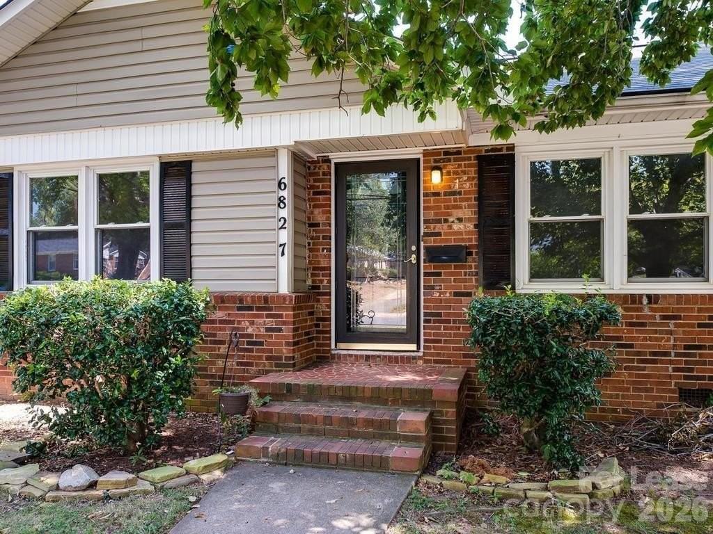 6827 Woodstream Dr - Photo 2 of 20