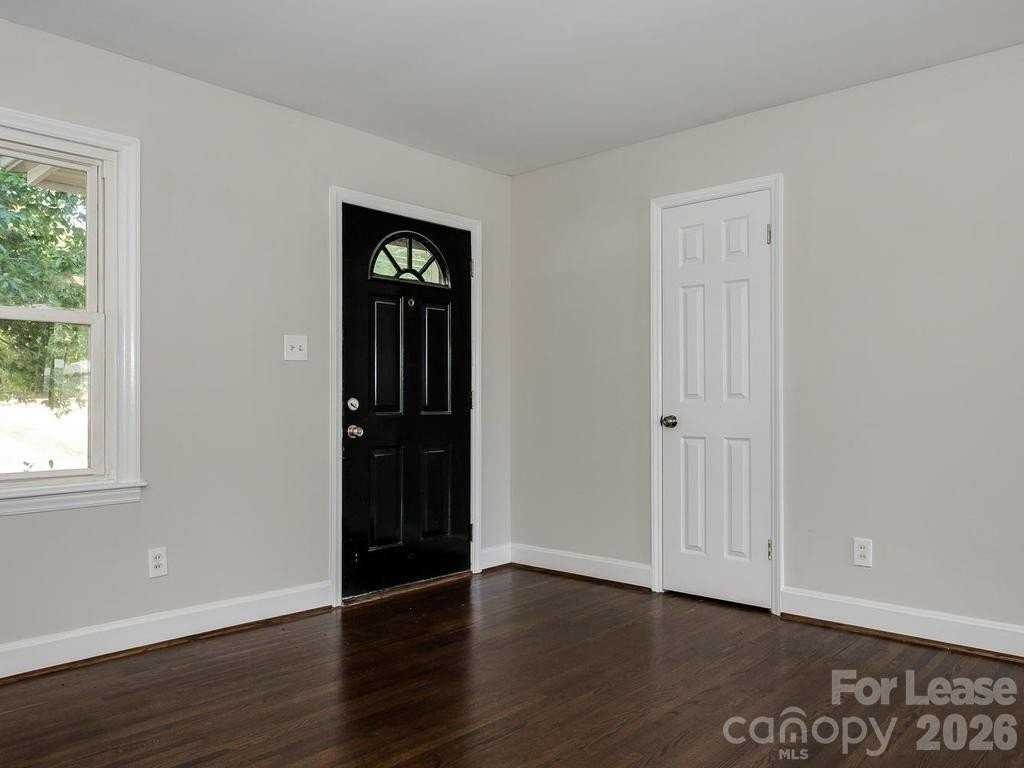 6827 Woodstream Dr - Photo 3 of 20