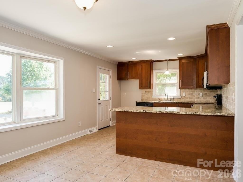 6827 Woodstream Dr - Photo 7 of 20