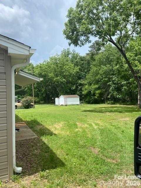 1779 Idlewild Dr - Photo 4 of 10