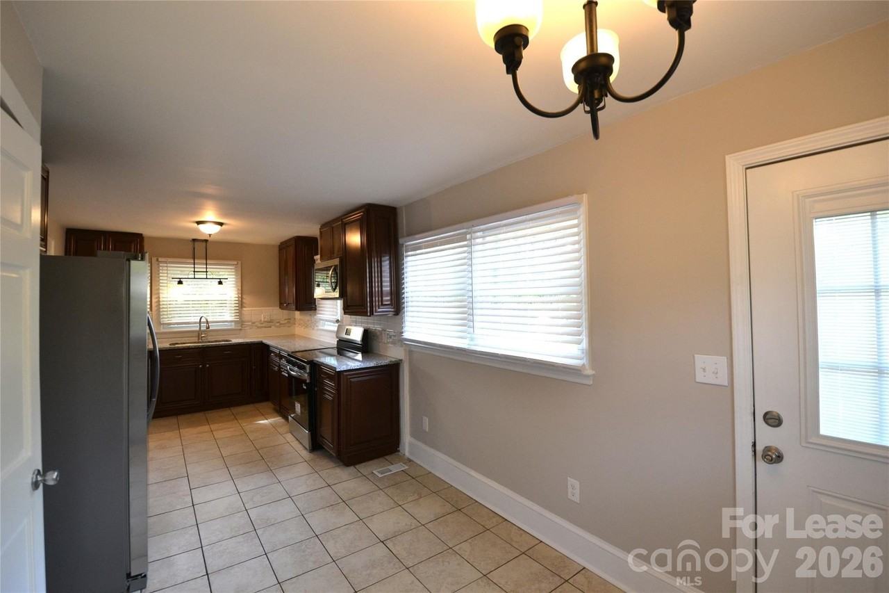 204 Excelsior St - Photo 4 of 42