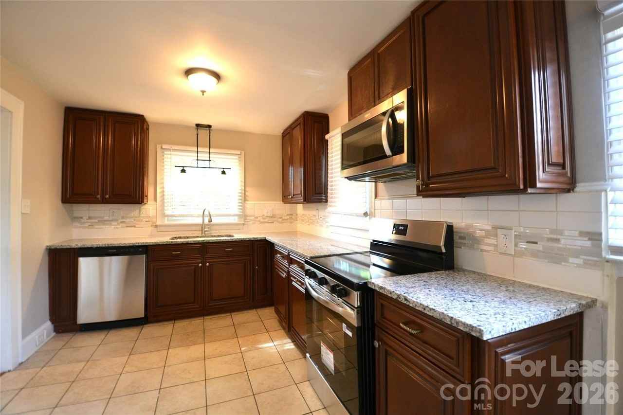 204 Excelsior St - Photo 7 of 42