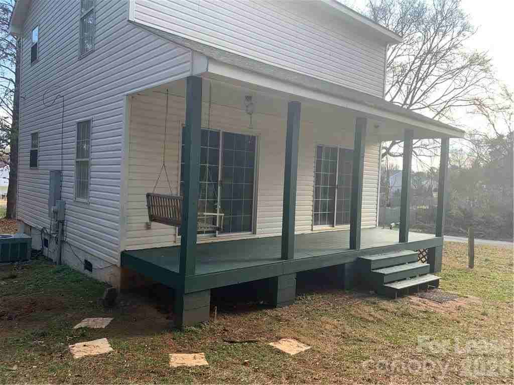 7469 Katherine Dr - Photo 4 of 24