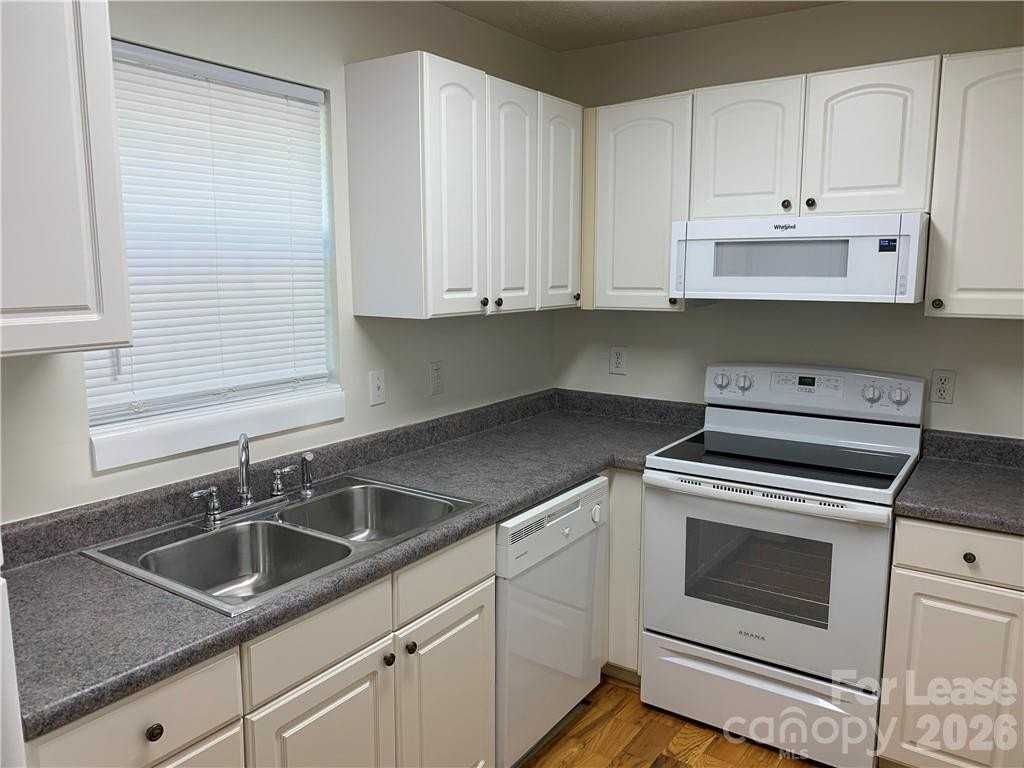 7469 Katherine Dr - Photo 5 of 24