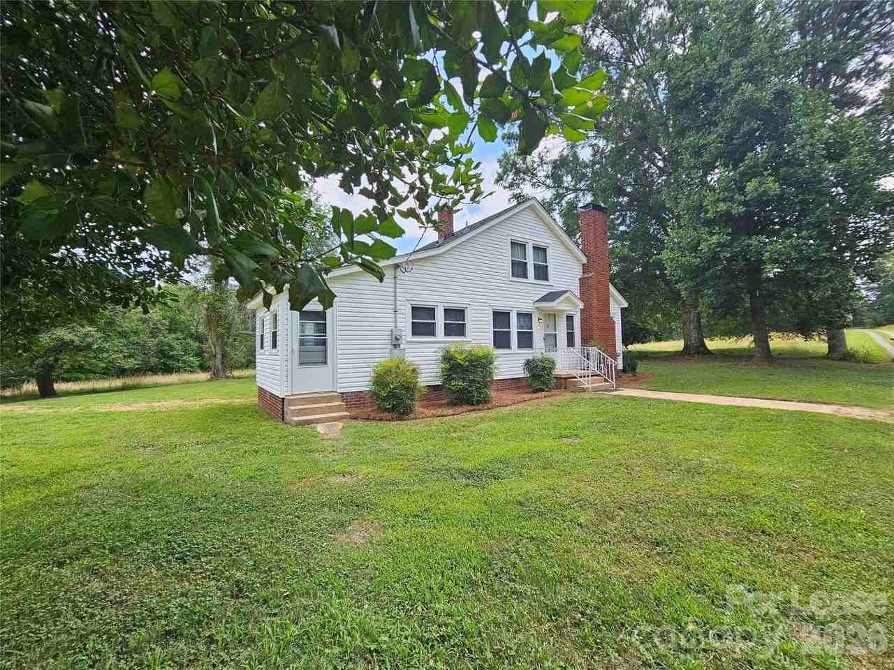 1129 Costner Rd - Photo 4 of 16