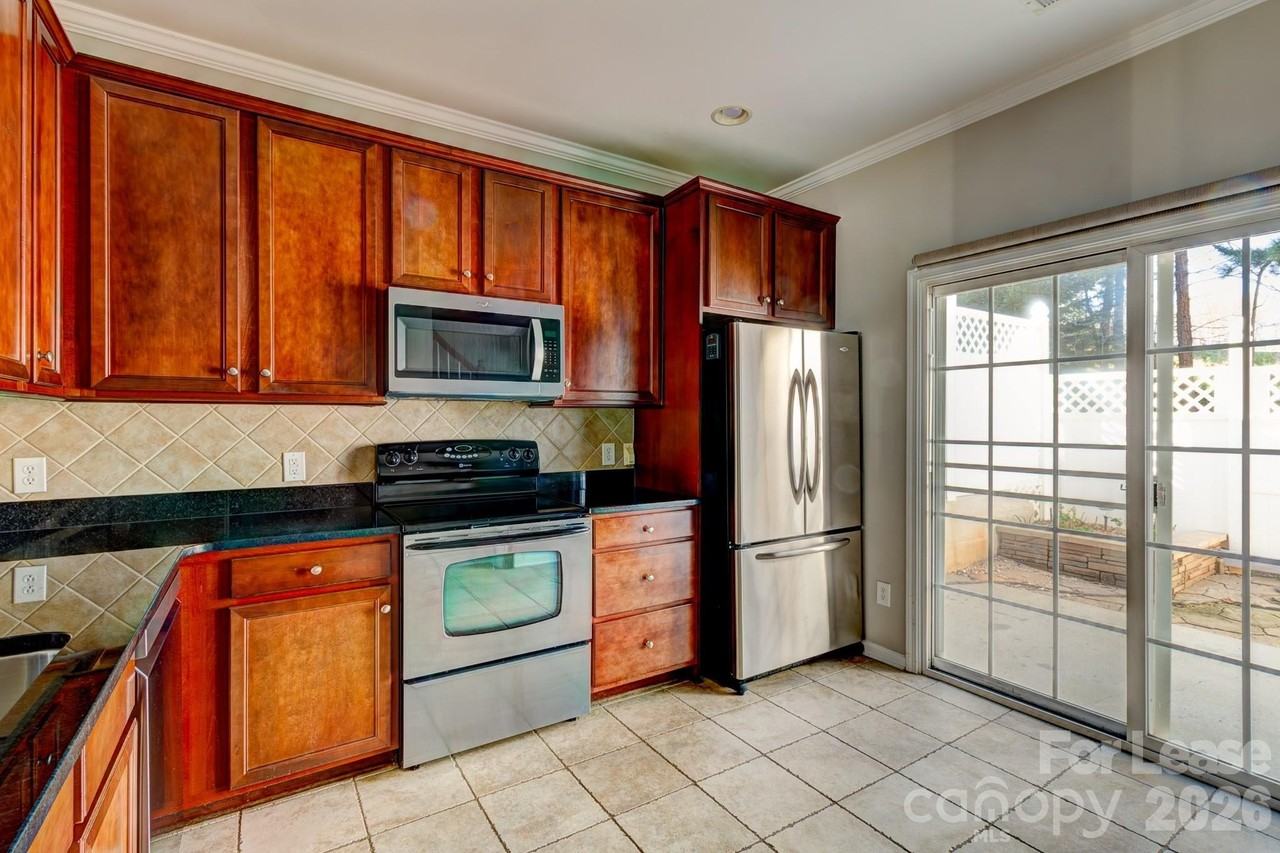 417 River Park Rd - Photo 7 of 16