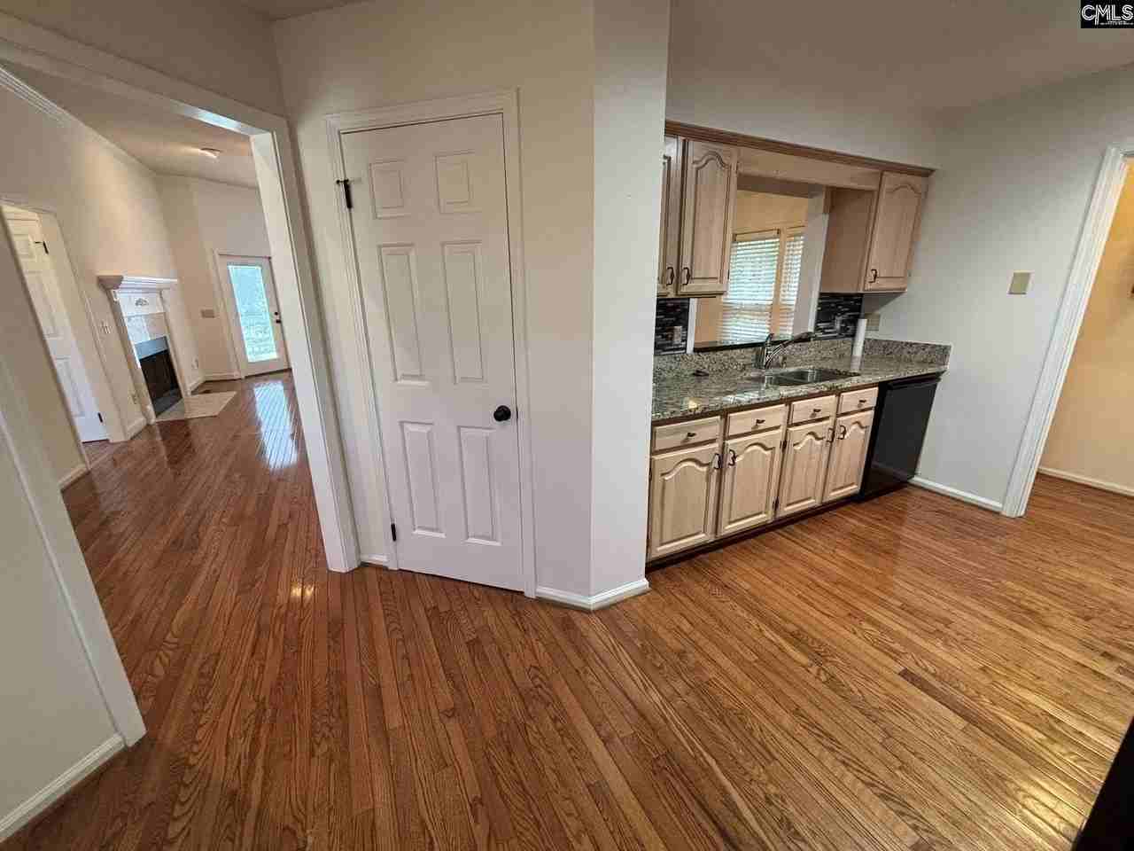 221 Timberlake Dr - Photo 4 of 25