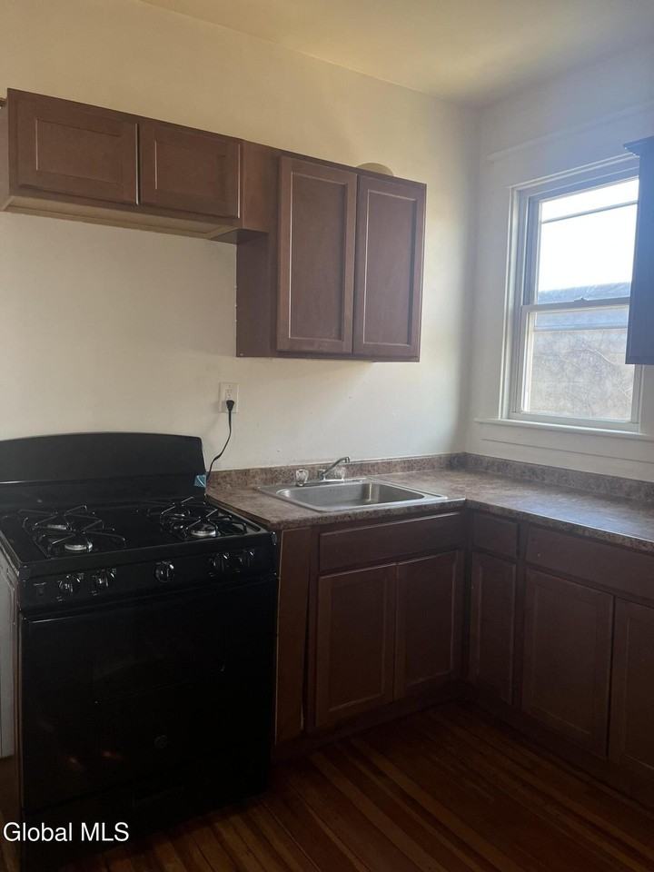 154 Spring St #2 - Photo 6 of 24