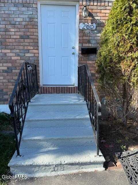 285 Mount Hope Dr - Photo 2 of 29