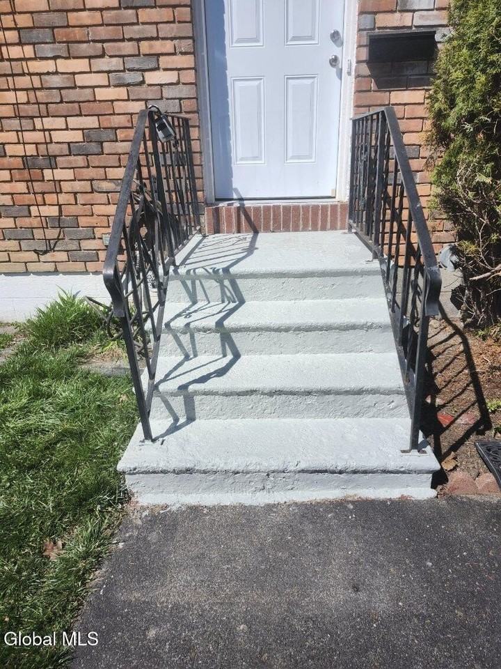 285 Mount Hope Dr - Photo 3 of 29