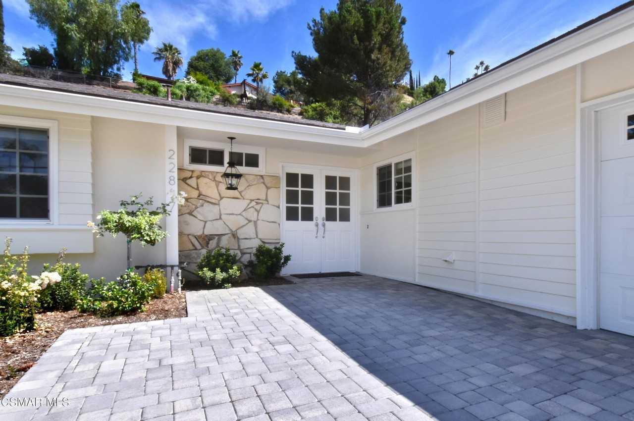 22817 Pera Rd - Photo 3 of 39