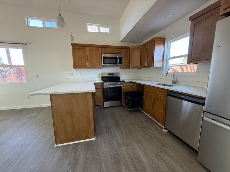 5564 E Camden St #B - Photo 7 of 14