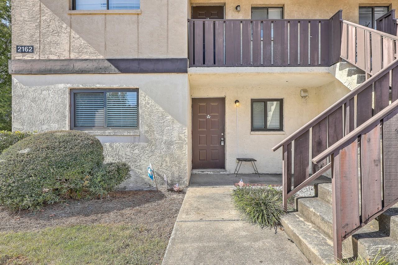 2162 Bees Ferry Rd Apt A - Photo 2 of 31