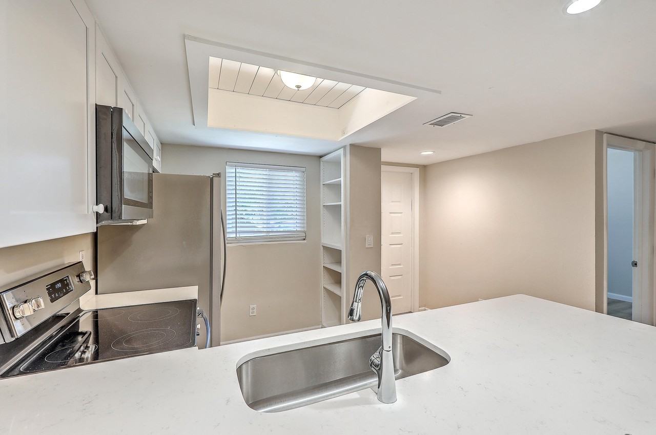 2162 Bees Ferry Rd Apt A - Photo 6 of 31