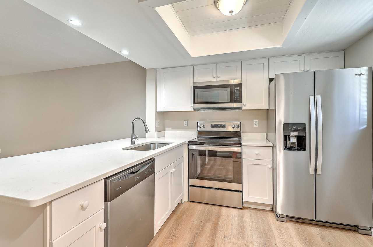 2162 Bees Ferry Rd Apt A - Photo 7 of 31