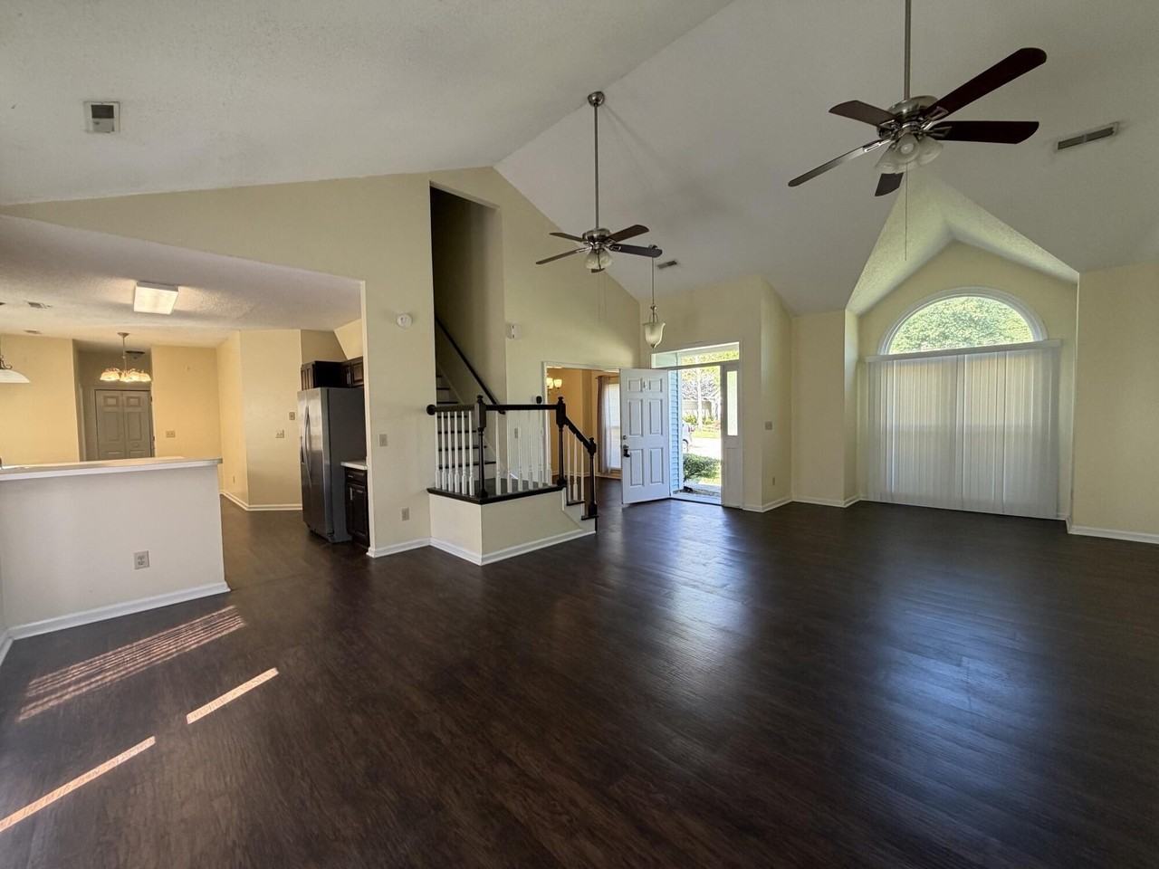 160 Wainwright Mnr - Photo 2 of 18