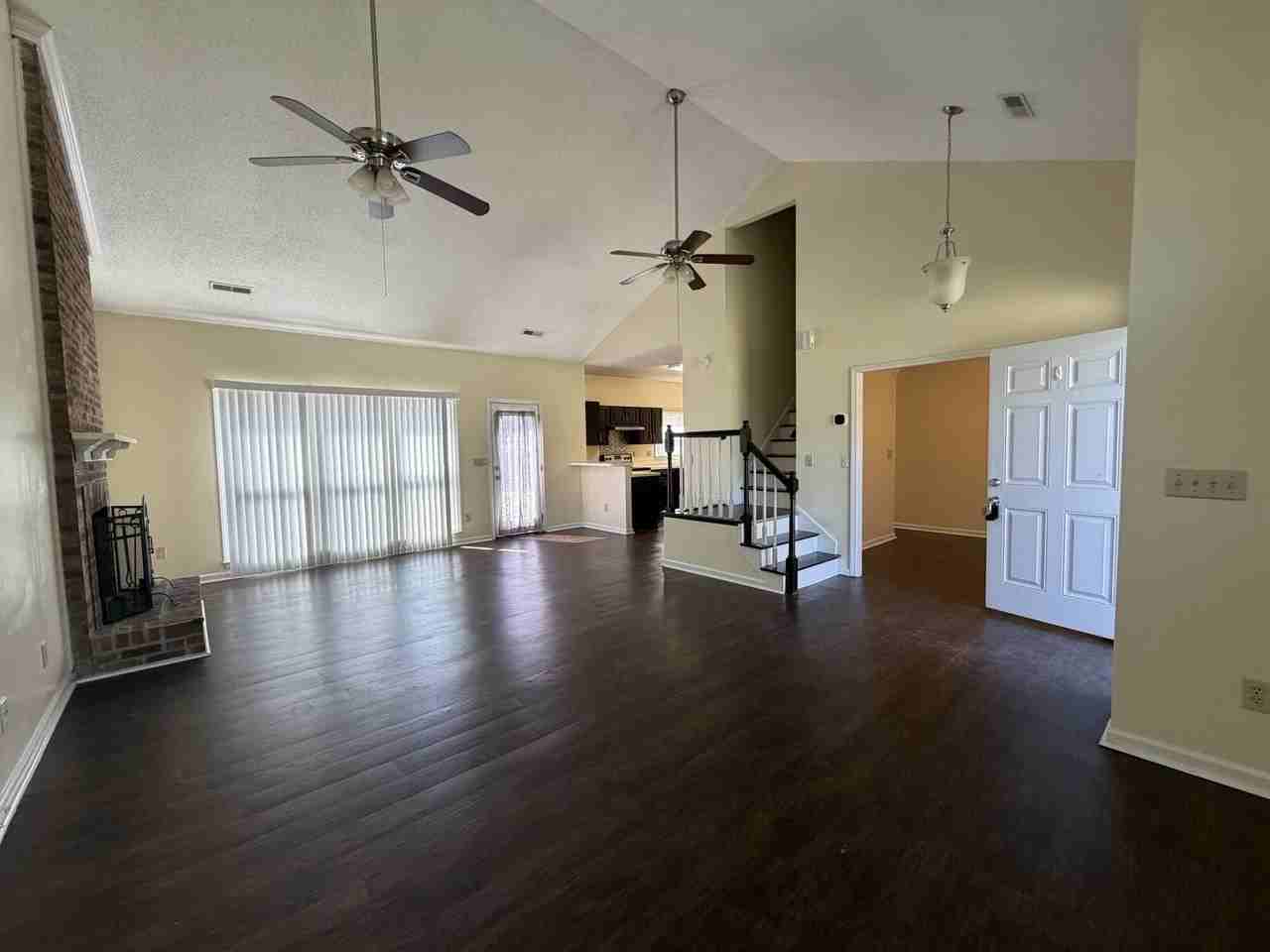 160 Wainwright Mnr - Photo 3 of 18