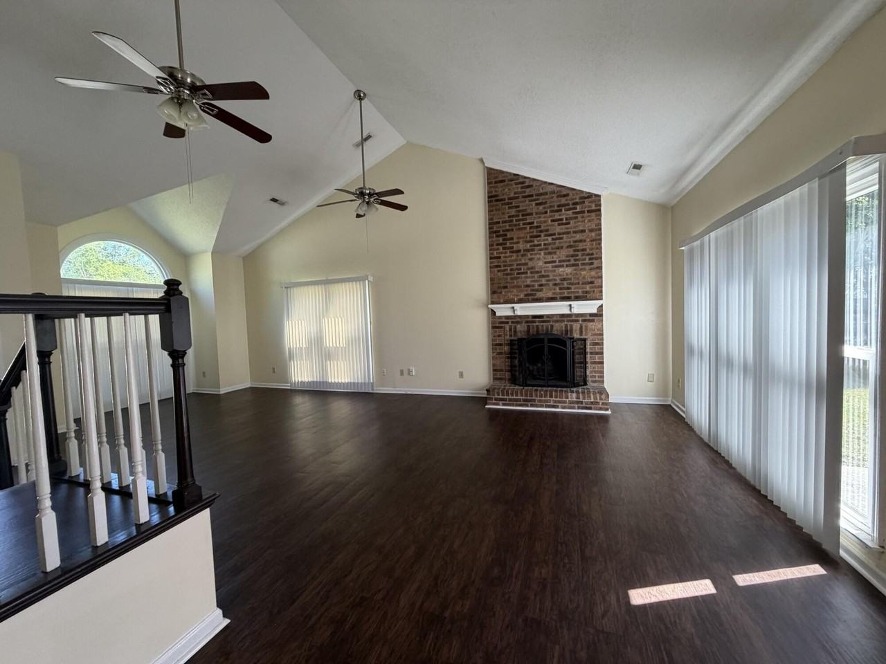 160 Wainwright Mnr - Photo 5 of 18