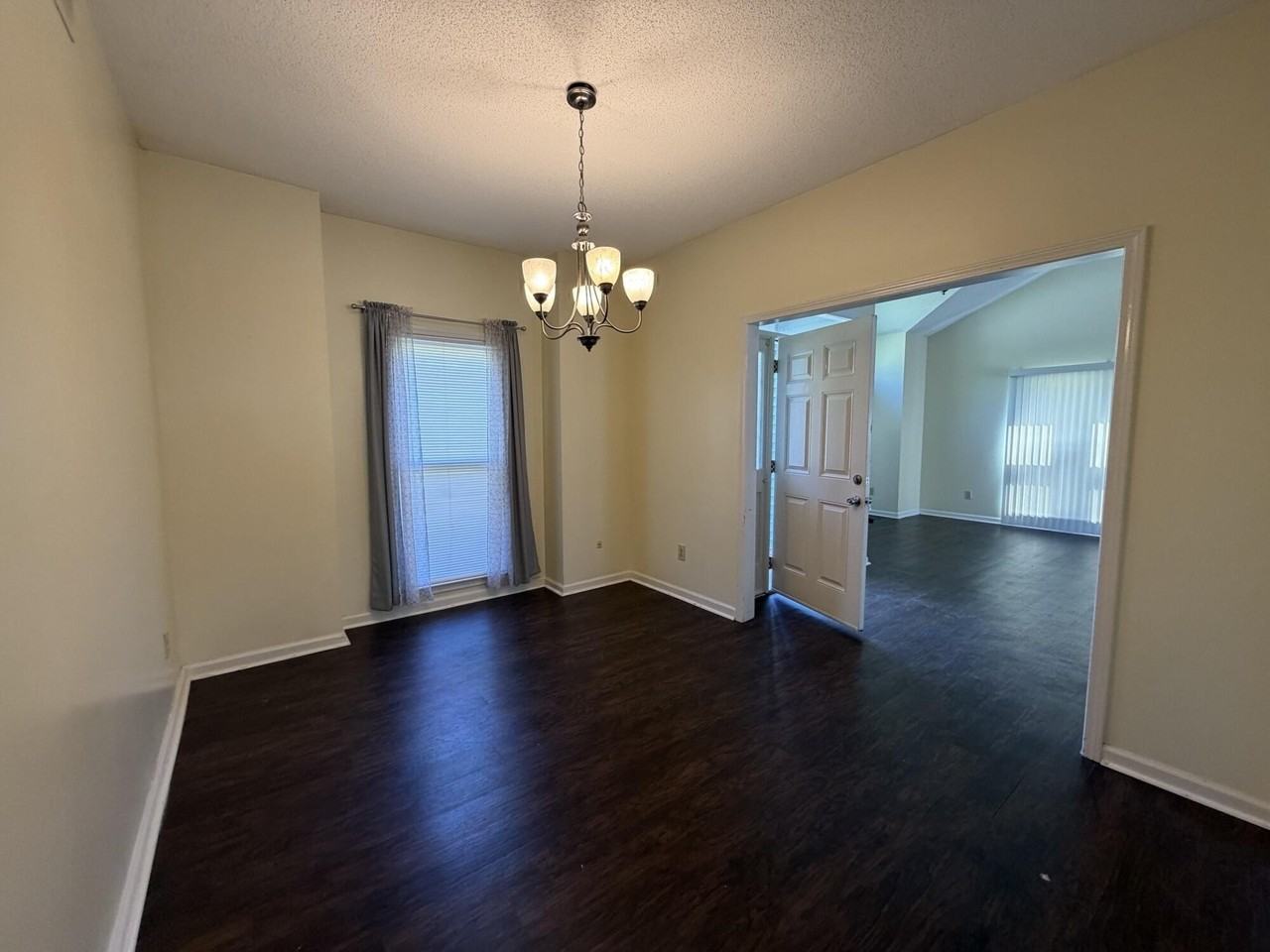 160 Wainwright Mnr - Photo 6 of 18