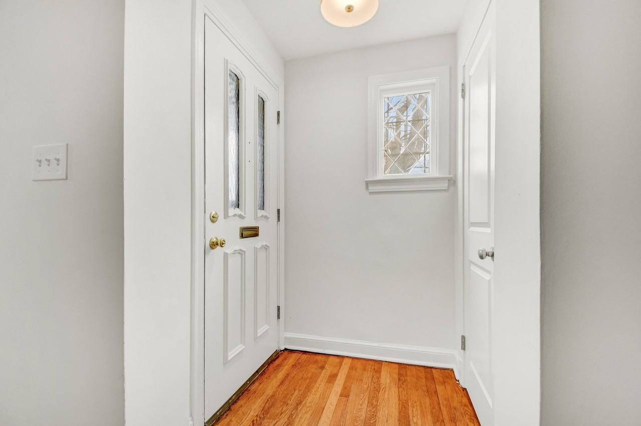 4232 14th St Ne - Photo 2 of 19