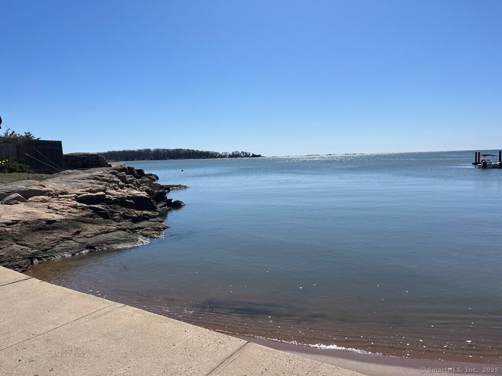 245 Alps Rd - Photo 2 of 15