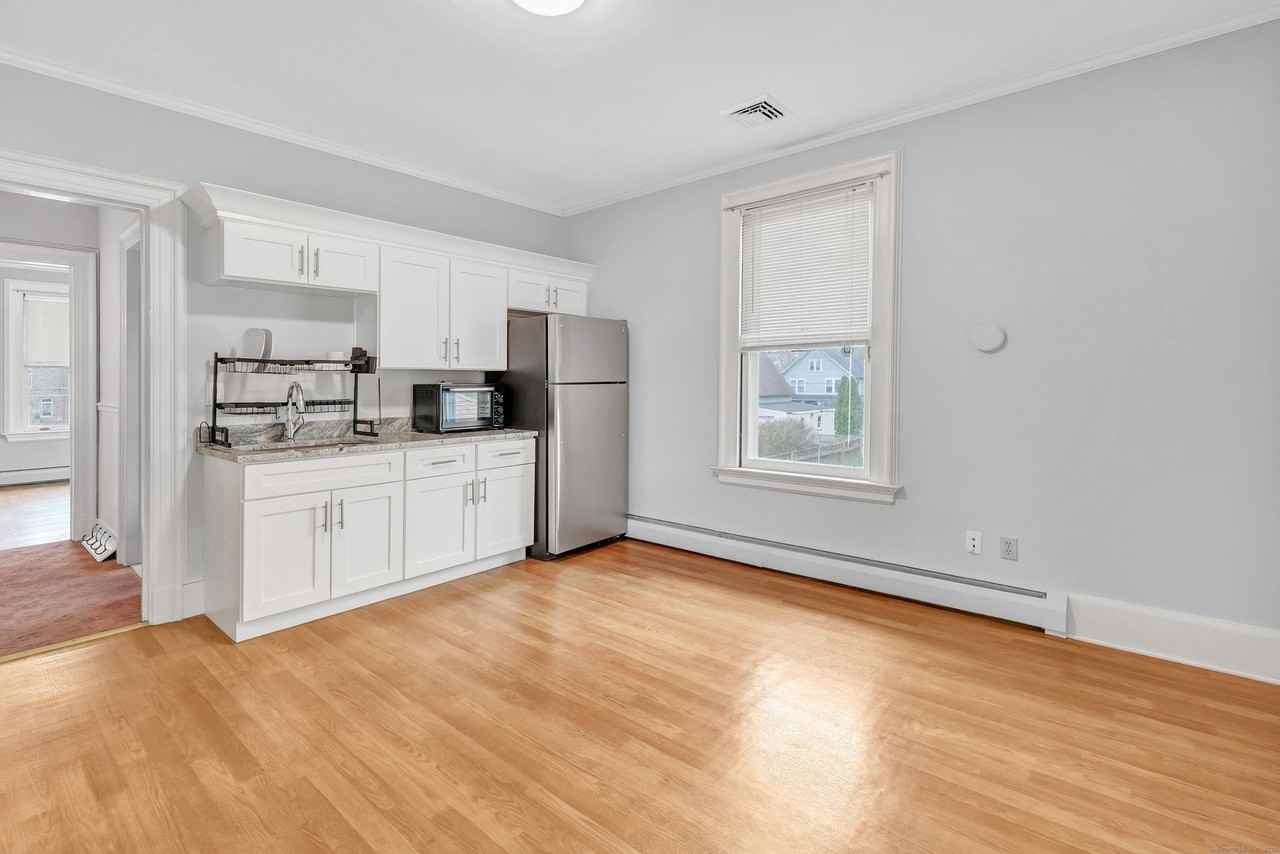 292 Coram Ave - Photo 4 of 16