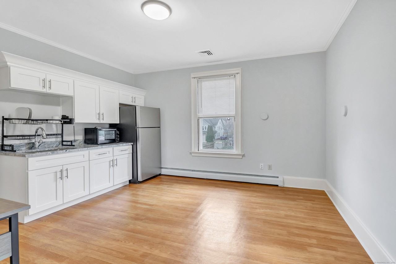 292 Coram Ave - Photo 6 of 16