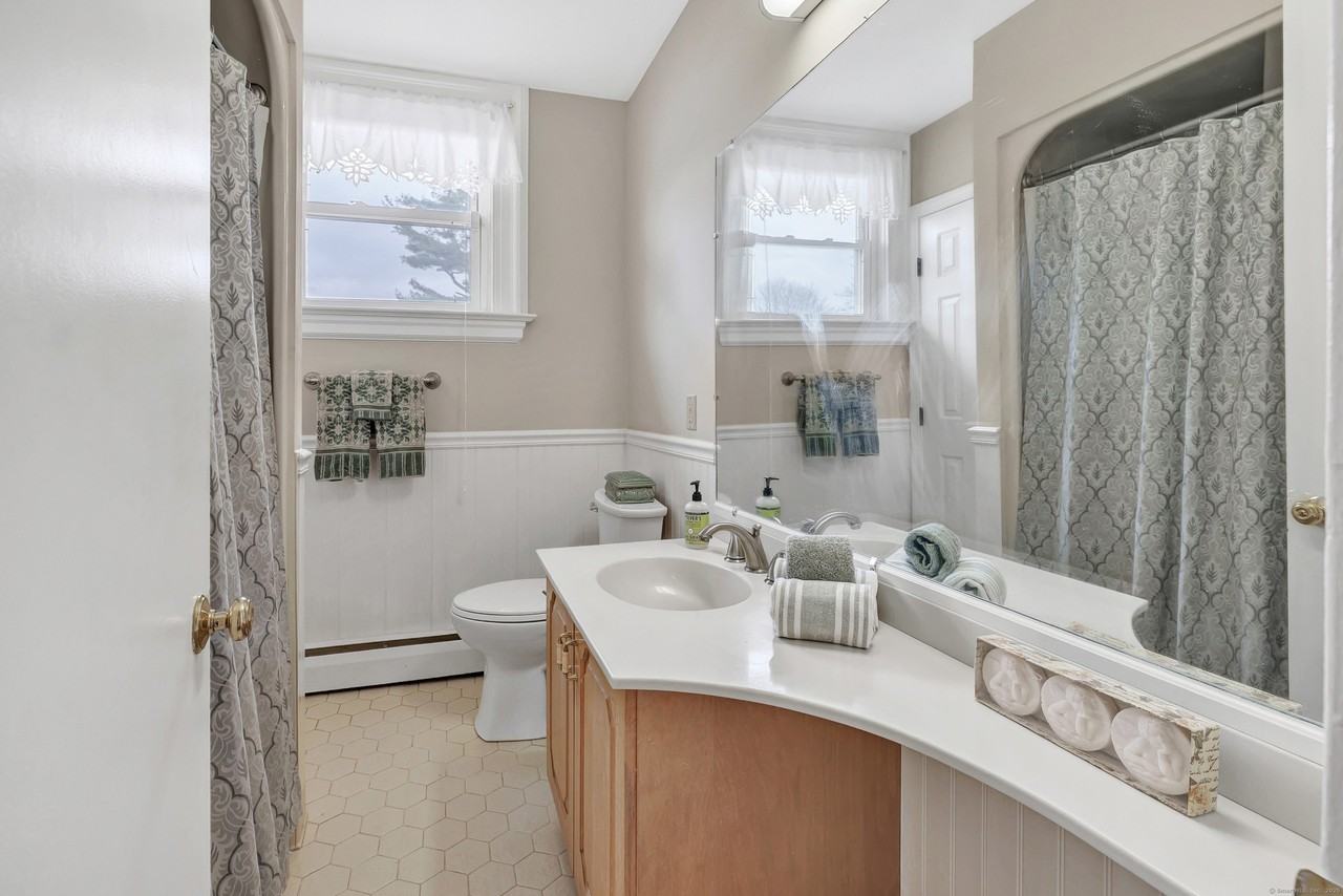 292 Coram Ave - Photo 7 of 16