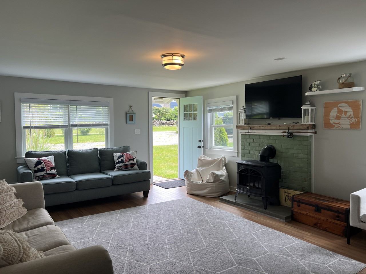 61 Old Black Point Rd - Photo 7 of 27