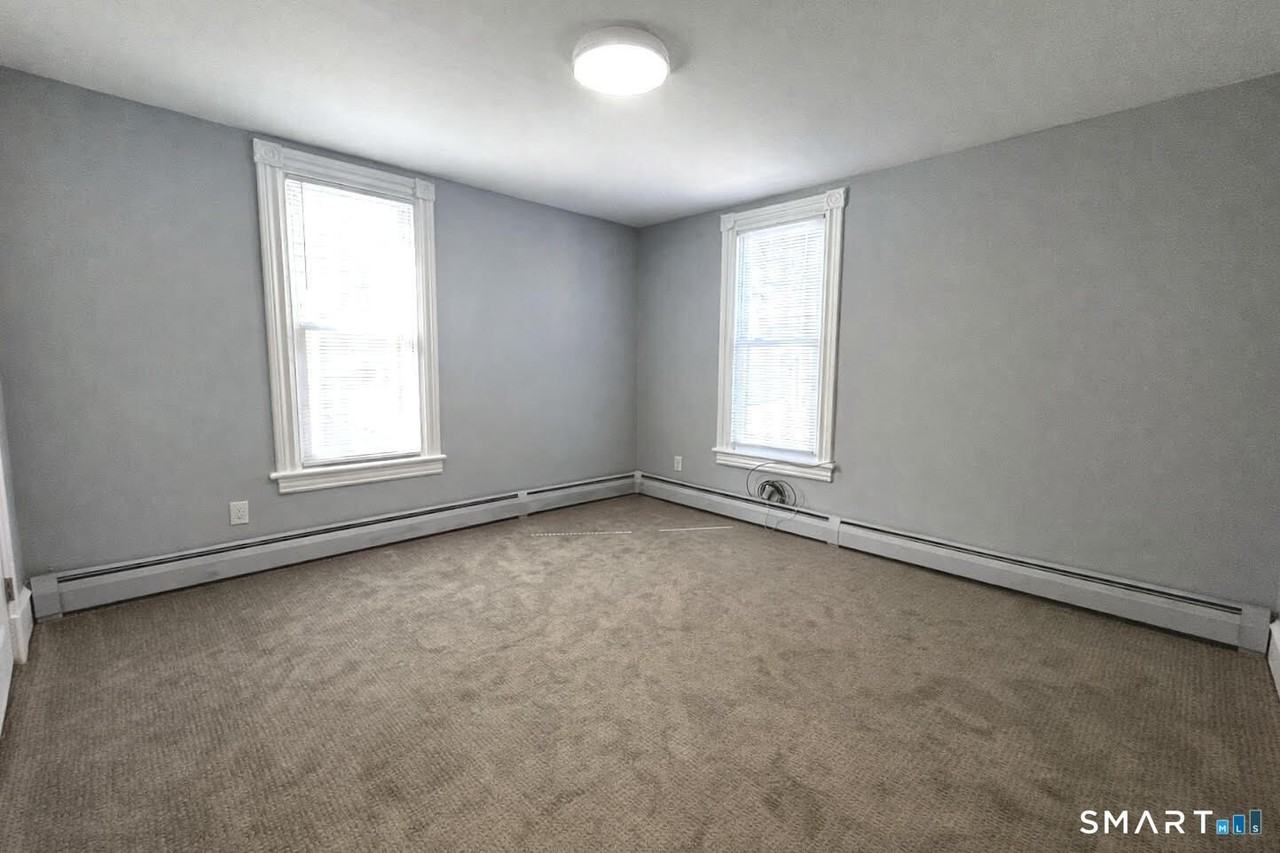 10 Bayview Ave - Photo 5 of 16