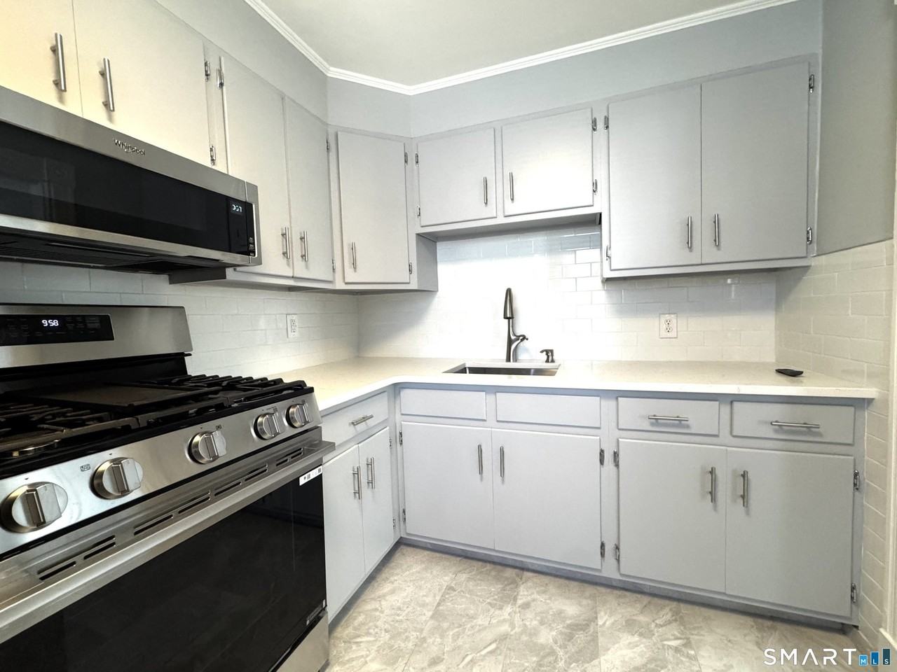 10 Bayview Ave - Photo 7 of 16