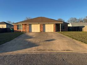 402 Topeka Ct #B - Photo 1 of 1