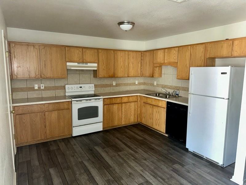 402 Topeka Ct #B - Photo 2 of 16